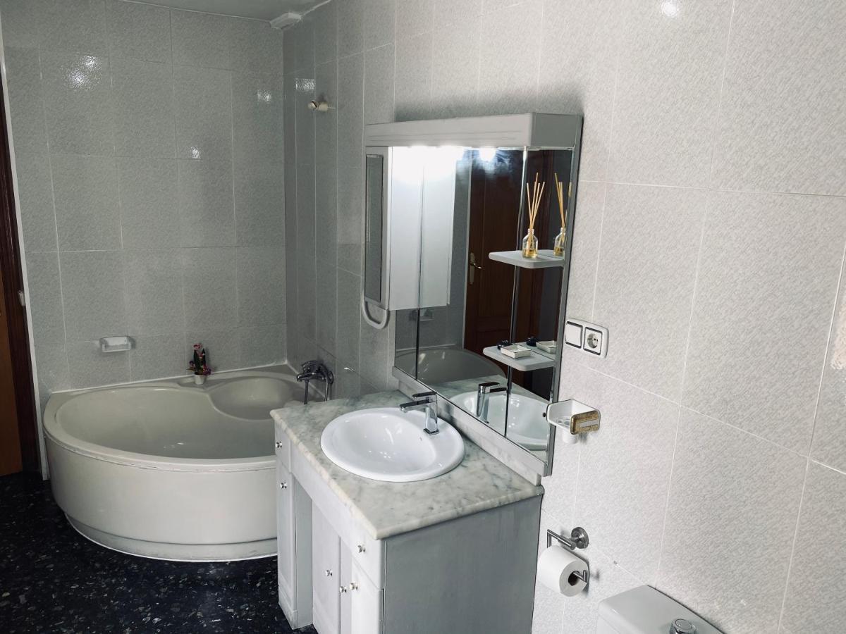 Habitaciones Dakar Rubí Eksteriør bilde