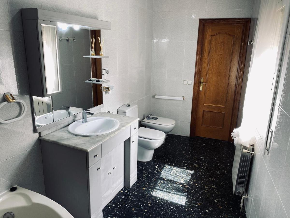 Habitaciones Dakar Rubí Eksteriør bilde