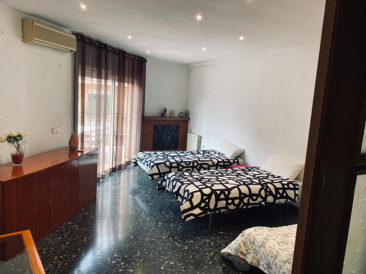 Habitaciones Dakar Rubí Eksteriør bilde